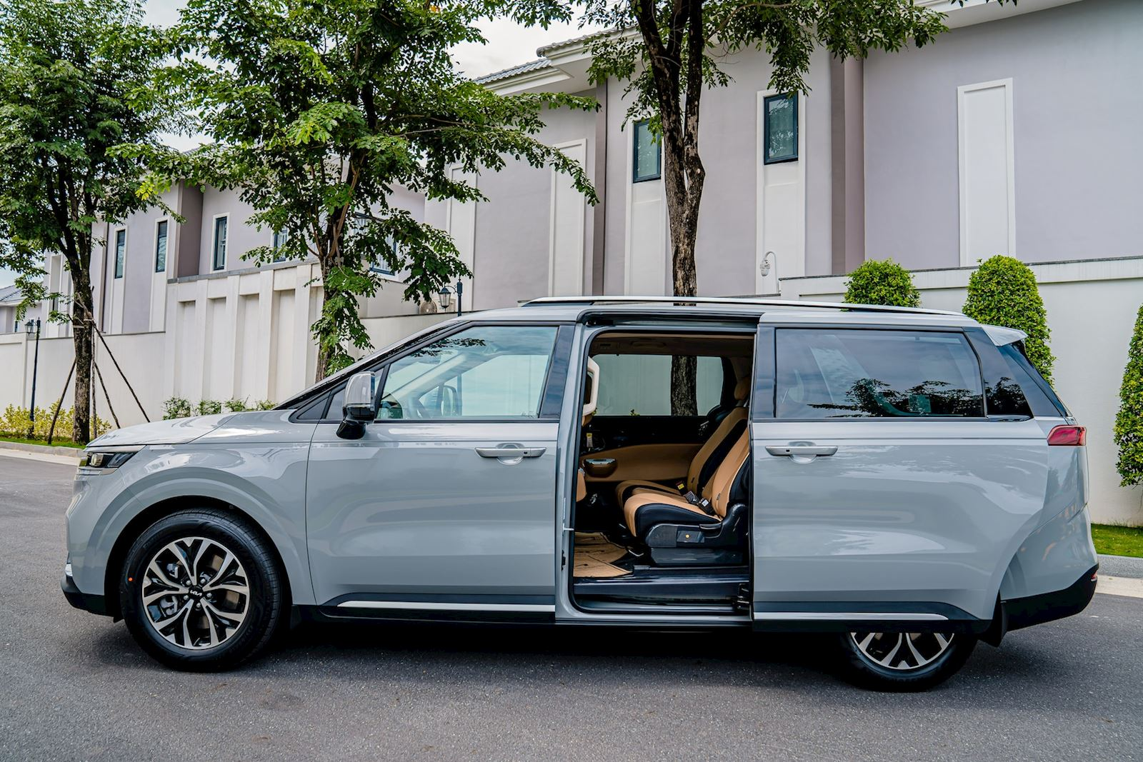 Minivans: The Ultimate Family Vehicle?